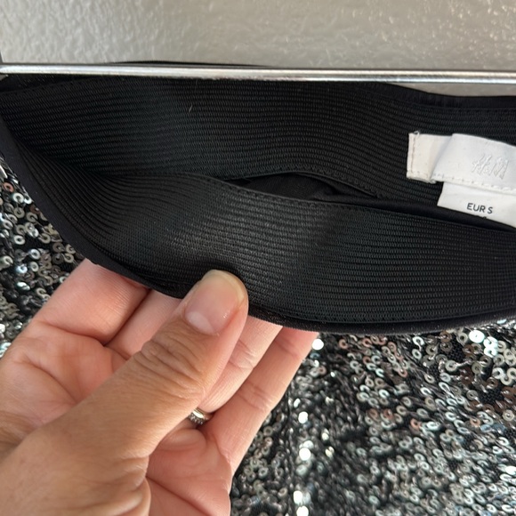 H&M silver/grey sequin skirt - Picture 9 of 11